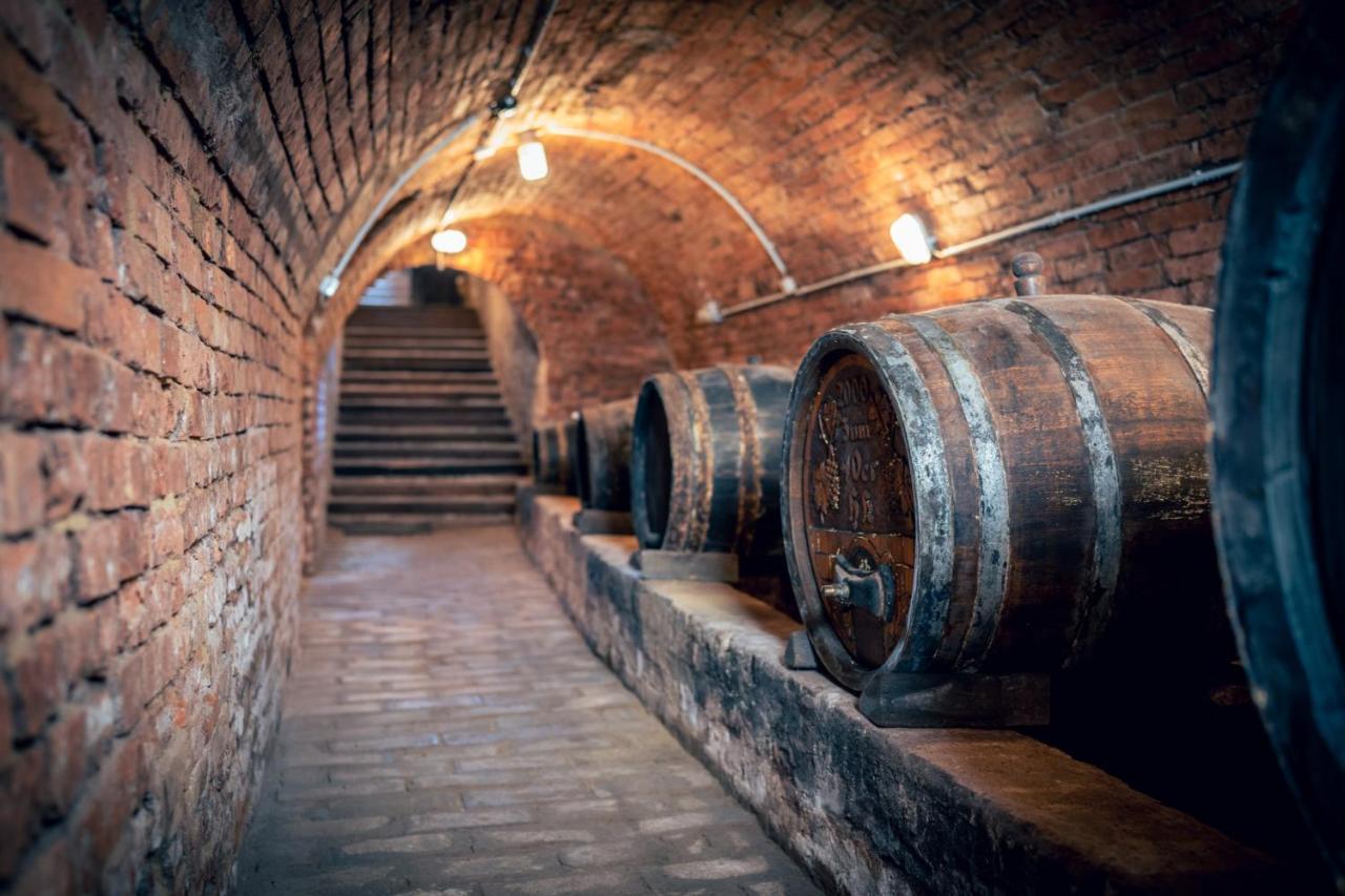 Winzerhof Kuessler - Weinviertel Hotel Stillfried Bagian luar foto