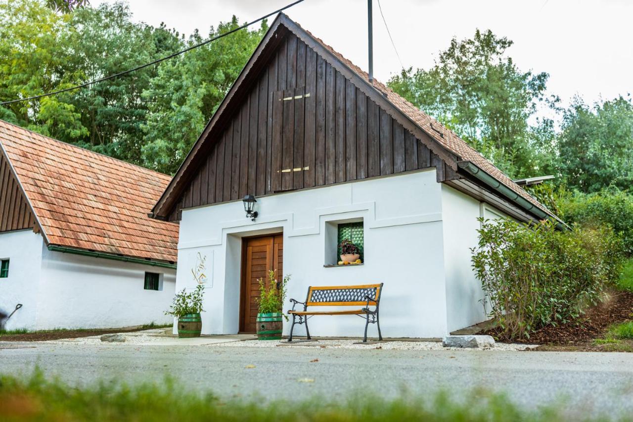 Winzerhof Kuessler - Weinviertel Hotel Stillfried Bagian luar foto