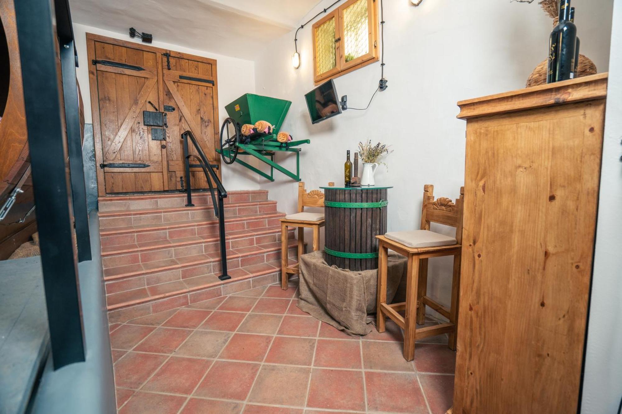 Winzerhof Kuessler - Weinviertel Hotel Stillfried Bagian luar foto