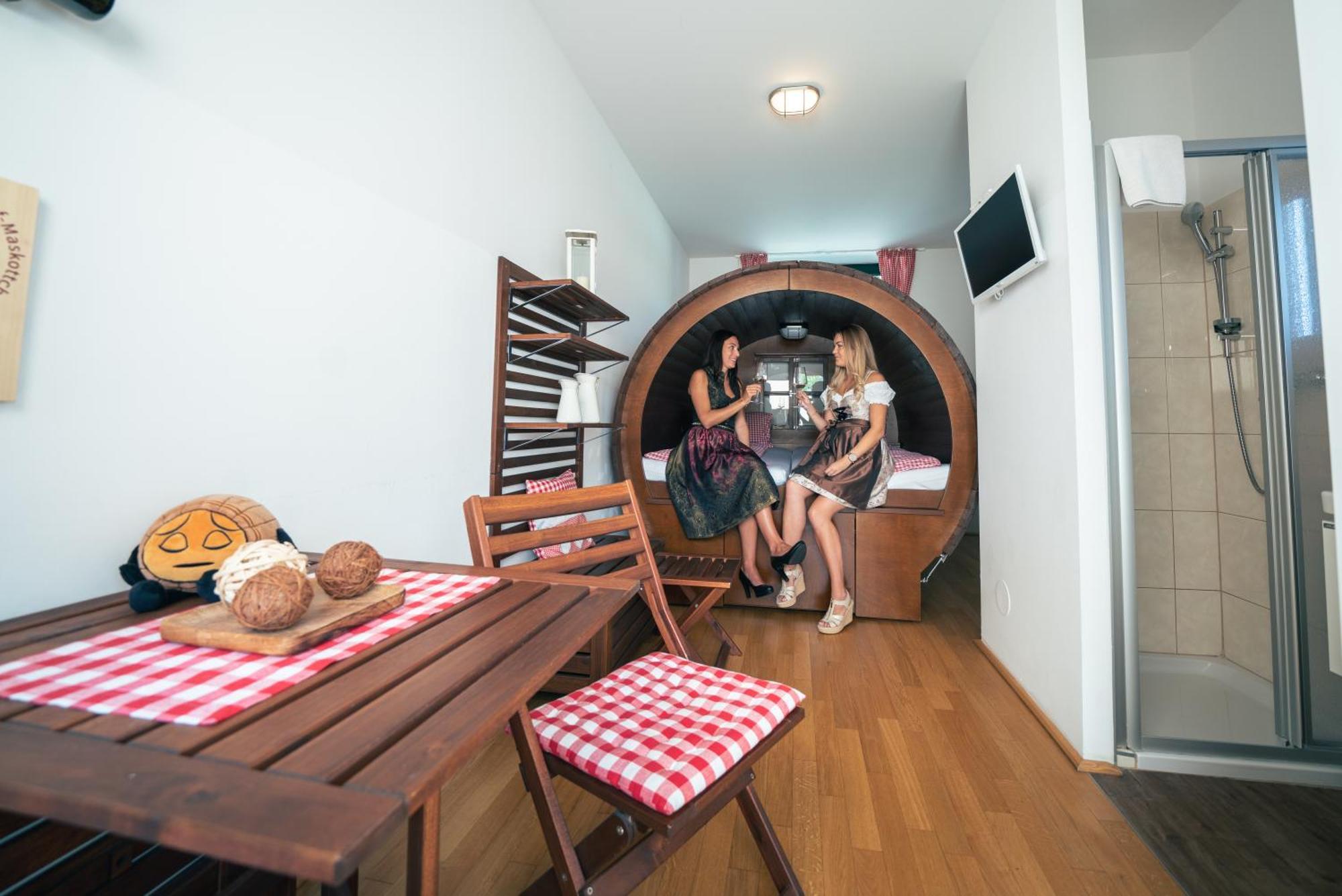 Winzerhof Kuessler - Weinviertel Hotel Stillfried Bagian luar foto
