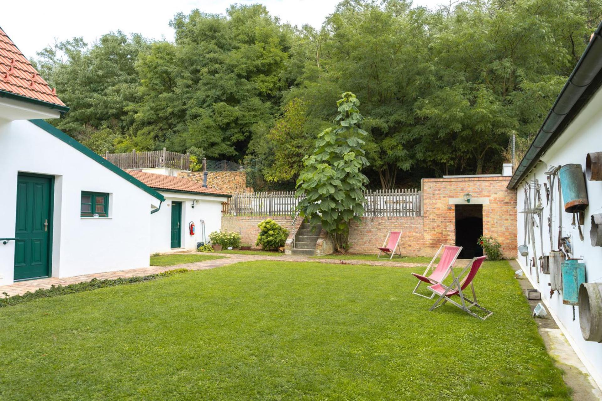 Winzerhof Kuessler - Weinviertel Hotel Stillfried Bagian luar foto