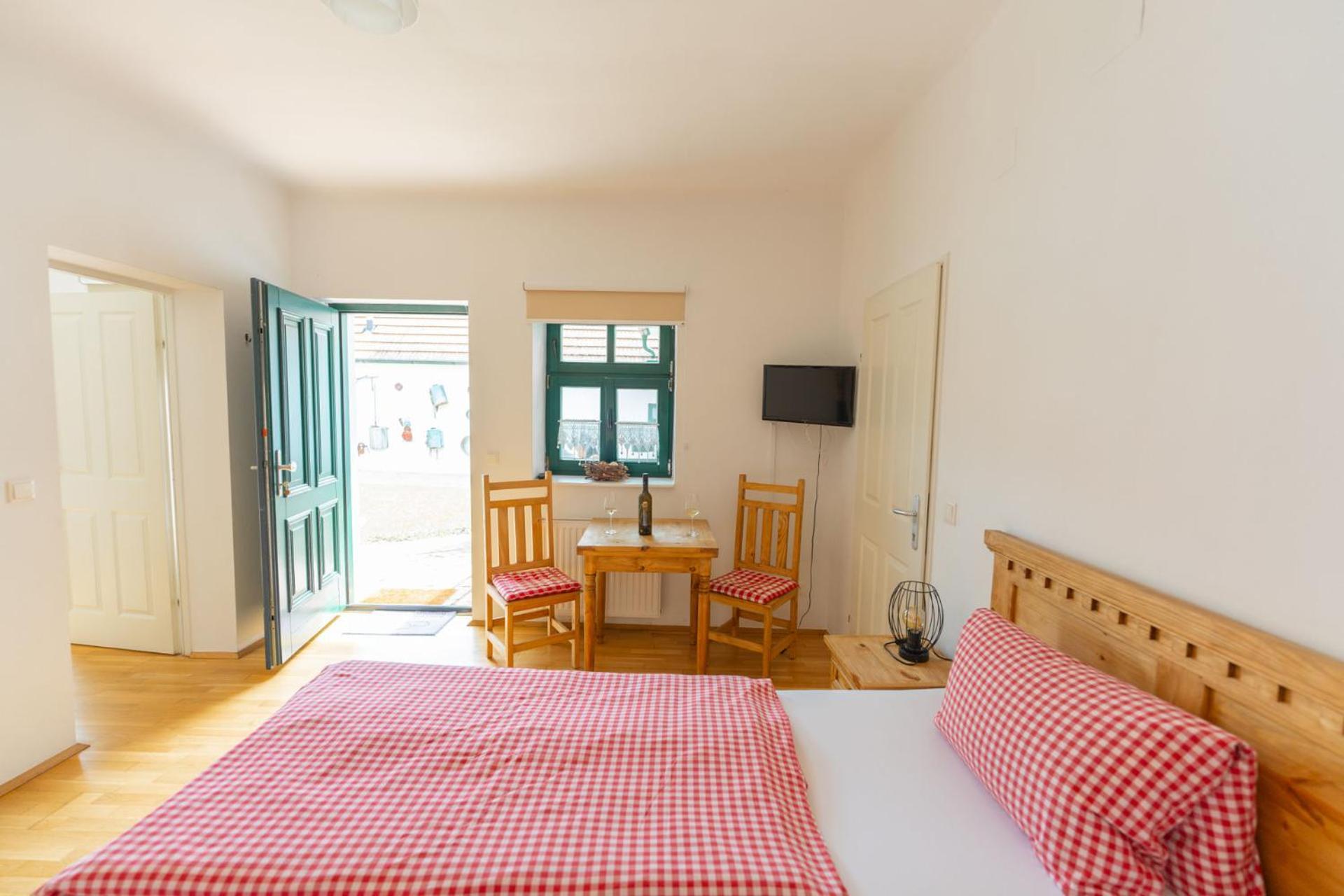 Winzerhof Kuessler - Weinviertel Hotel Stillfried Bagian luar foto