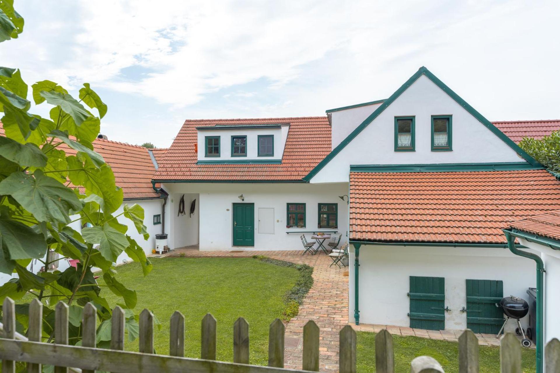 Winzerhof Kuessler - Weinviertel Hotel Stillfried Bagian luar foto