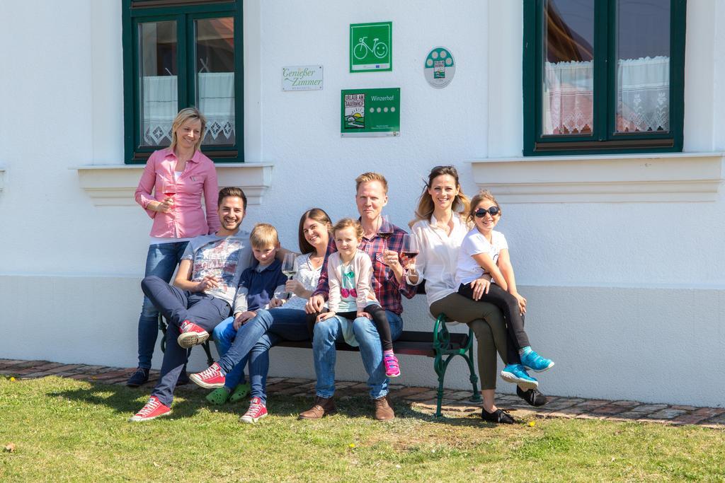 Winzerhof Kuessler - Weinviertel Hotel Stillfried Bagian luar foto