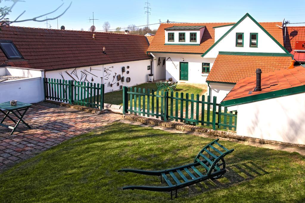 Winzerhof Kuessler - Weinviertel Hotel Stillfried Bagian luar foto